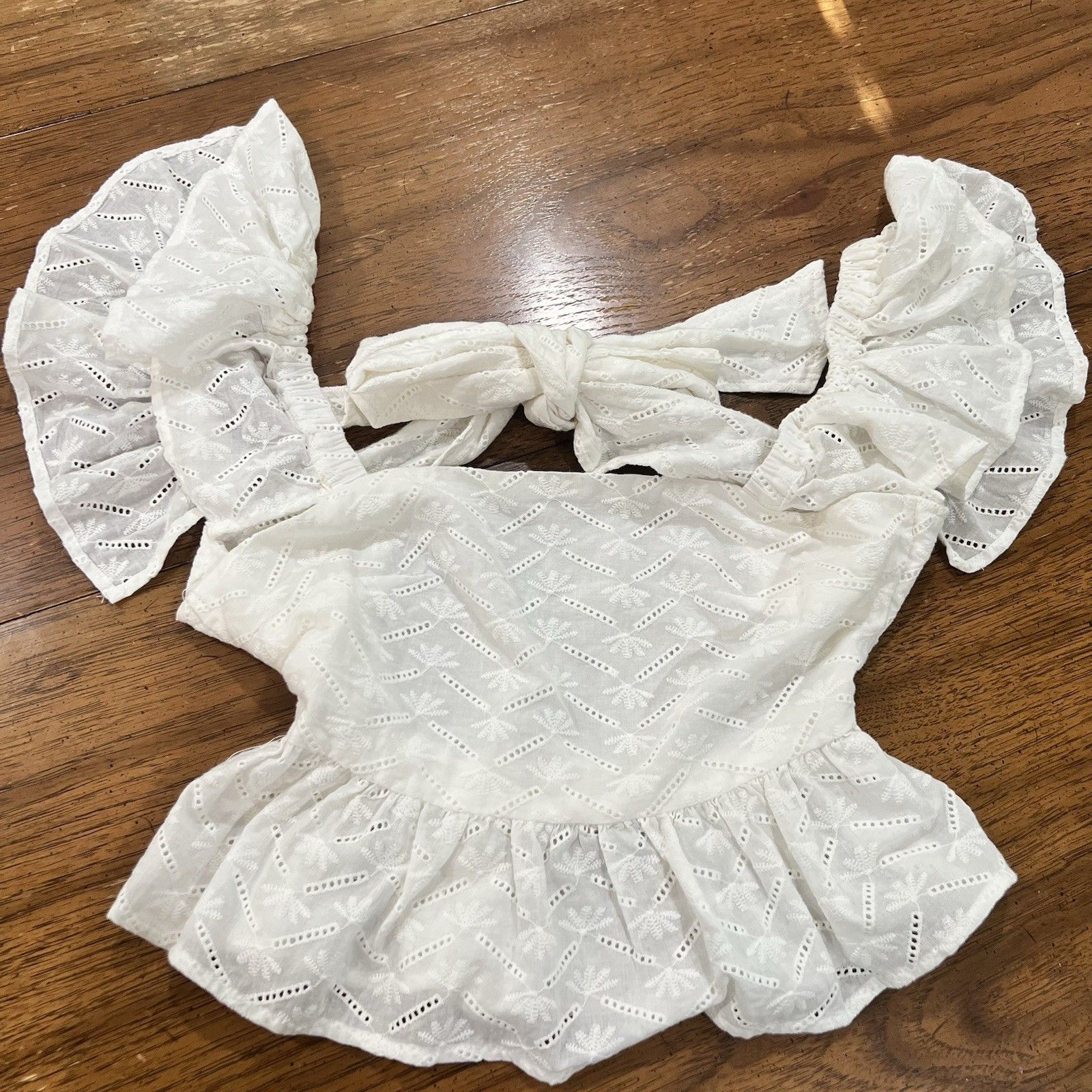 Blue Rain White Eyelet Peplum Top Xs Tie Back Ruffle Flutter Sleeve Cottagecore — image 3 of 6